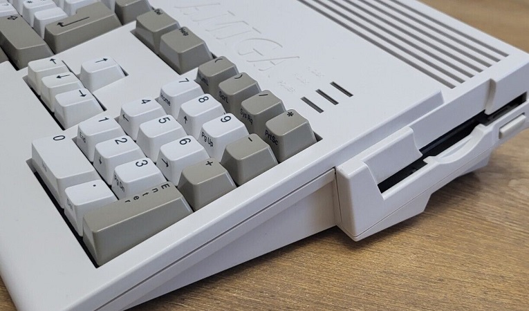 Amiga's AGA delay: impact on the evolution of Amiga custom chips